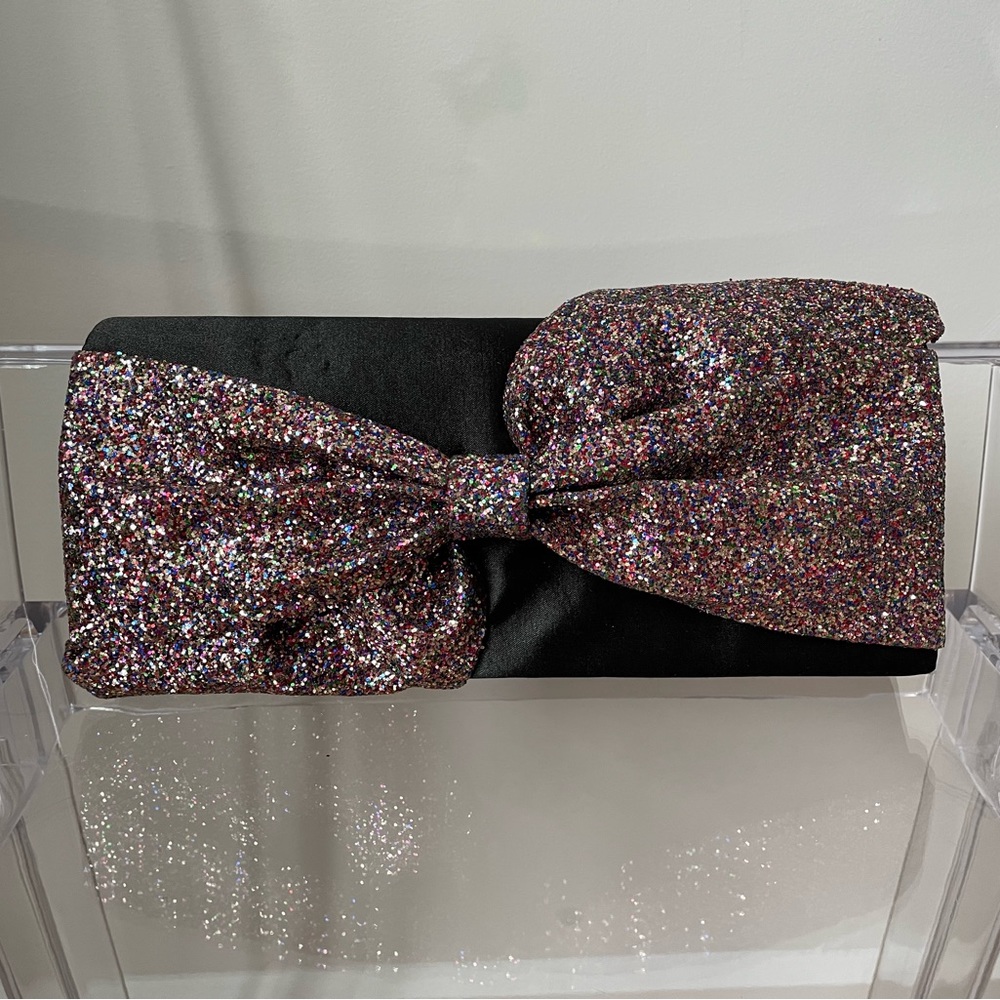 BLACK CLUTCH